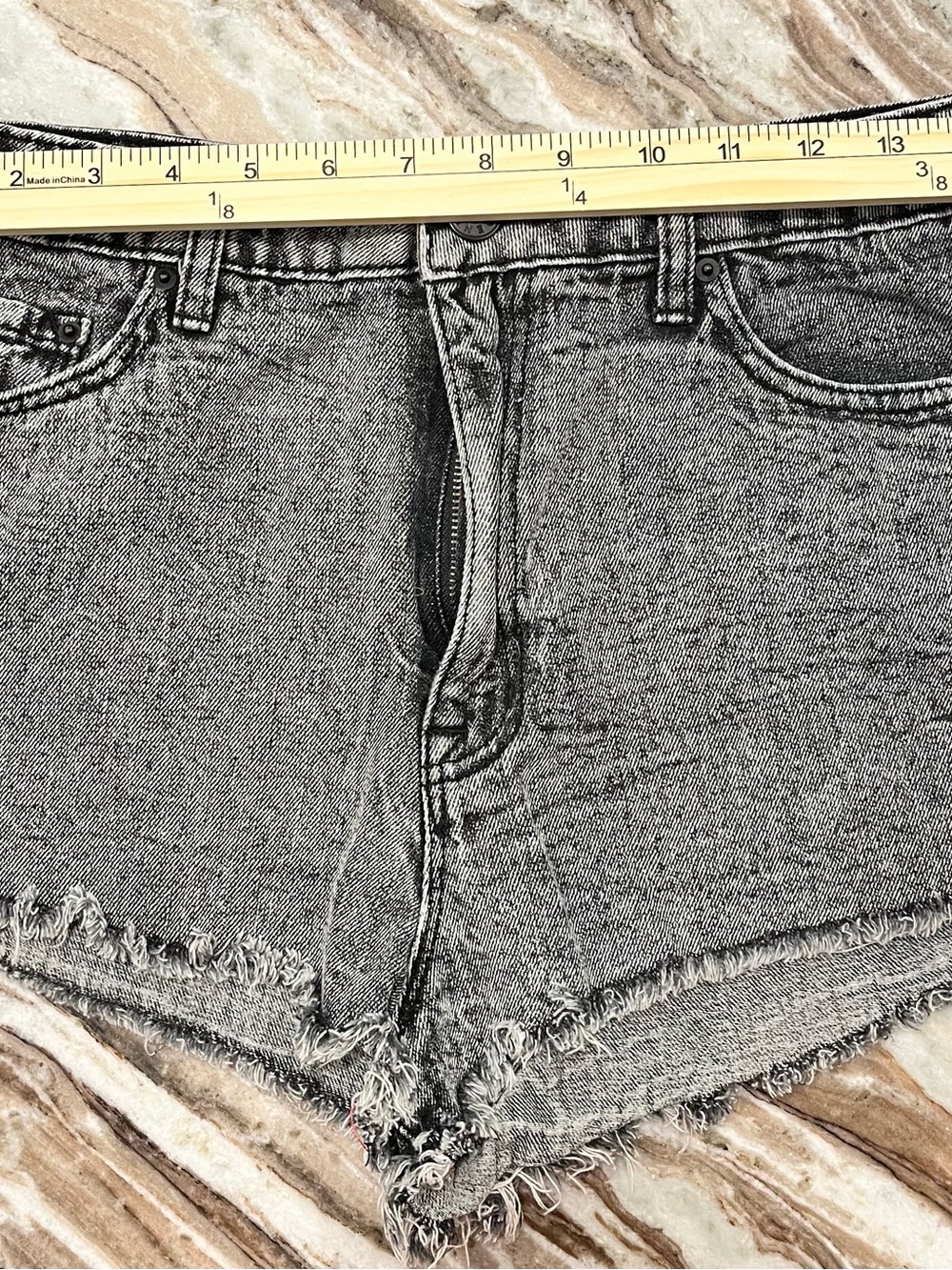 BDG High-Rise Frayed Hem Jean Shorts - Gray Wash Size 31